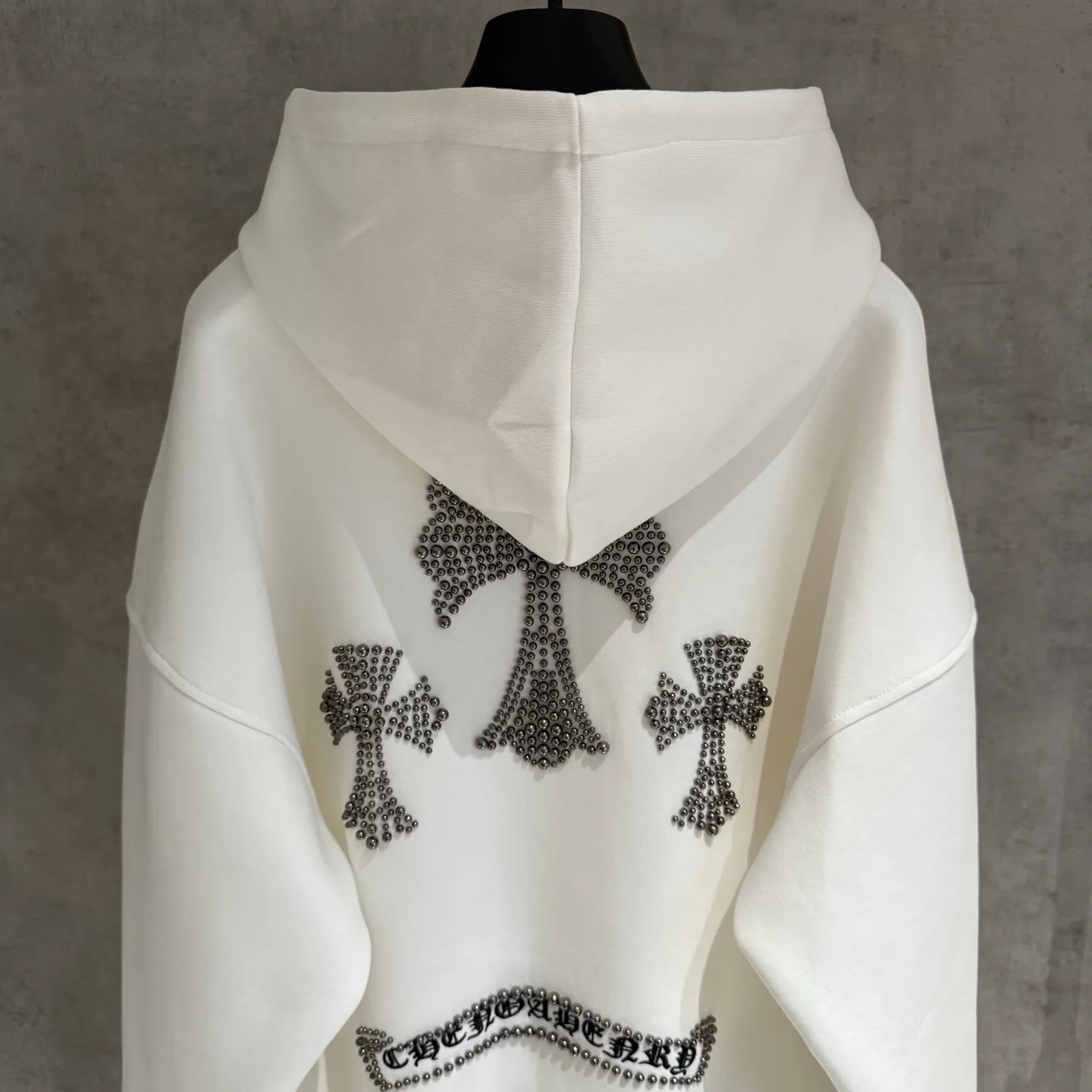 🅿️410 [Strict quality control] CH Croixin's new long-sleeved hooded sweatshirt. The fabric is made of heavy 480g double yarn fabric. Front and back embroidery➕beads. Ready-to-wear loose fit. The fabric is stiff and stylish. It does not deform or shrink. Color: black, white, floral gray. Size: M-2xl